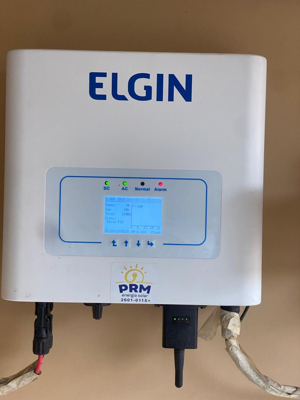 Inversor Elgin com defeito, exibindo erro